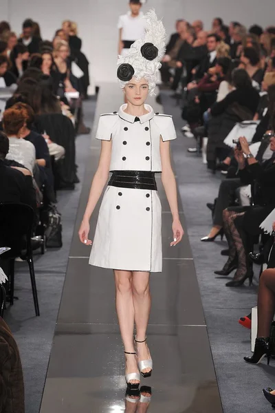 Look 16